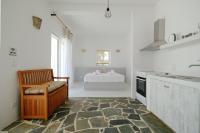 Kuchyňa alebo kuchynka v ubytovaní Elia Suites