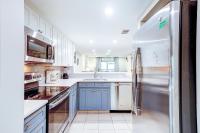 Surf Court Villas 5にあるキッチンまたは簡易キッチン