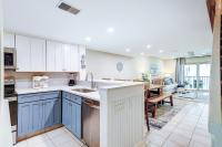 Surf Court Villas 5にあるキッチンまたは簡易キッチン