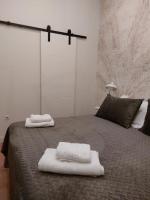 Posteľ alebo postele v izbe v ubytovaní Hidden Gem Pasquin Suites in Mercado Central