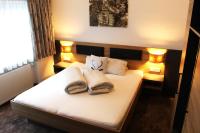 A bed or beds in a room at Apart Garni Jägerheim
