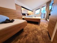 A bed or beds in a room at Apart Garni Jägerheim