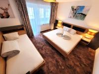 A bed or beds in a room at Apart Garni Jägerheim