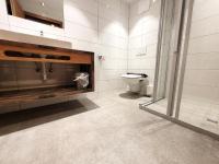 A bathroom at Apart Garni Jägerheim