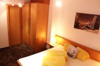 A bed or beds in a room at Apart Garni Jägerheim