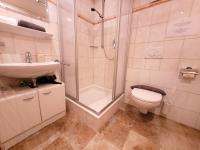 A bathroom at Apart Garni Jägerheim