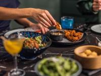 ホテルの敷地内または近くでの食事または食べ物