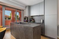 Kuchyňa alebo kuchynka v ubytovaní Luxury City Center Apartment -50m to the sea
