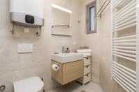 Kúpeľňa v ubytovaní Luxury City Center Apartment -50m to the sea