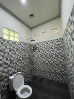 Kuta Circle Homestayにあるバスルーム