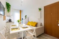 Televízia a/alebo spoločenská miestnosť v ubytovaní Milano City Apartments - Stylish House Free WiFi-Parking-Airport