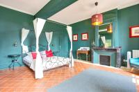Posedenie v ubytovaní Le Manoir d'Amiel a secret 16 bedroom garden oasis for groups up to 30
