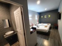 Postel nebo postele na pokoji v ubytování Aen Guy Boutique Hotel