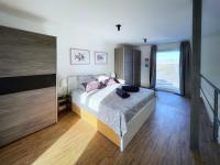Posteľ alebo postele v izbe v ubytovaní Azur Arts Lanzarote Lofts