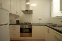 Kuchyň nebo kuchyňský kout v ubytování Lets Holidays Apartment Barcelona near beach