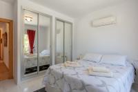 A bed or beds in a room at Villa Meretseger