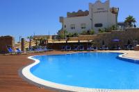 Bazén v ubytovaní Hotel La Martinica alebo v jeho blízkosti