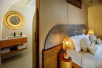 Ein Bett oder Betten in einem Zimmer der Unterkunft Terra Solis Dubai