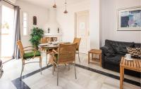 Posezení v ubytování 1 Bedroom Nice Apartment In Mijas Costa