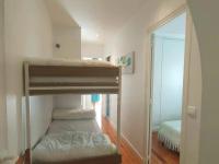 Posteľ alebo postele v izbe v ubytovaní Appartement de Prestige pour 4/6 pers - Centre-Ville avec Rangements et Local à Ski - FR-1-234-301