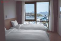 Ένα ή περισσότερα κρεβάτια σε δωμάτιο στο Hotel Kenny Yeosu