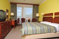 Postel nebo postele na pokoji v ubytování Hotel Krakonoš