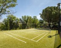 Tenis alebo squash v ubytovaní Le Moulin d'Anquet alebo jeho okolí