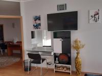 A television and/or entertainment centre at Arpadtravel