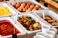 ホテルの敷地内または近くでの食事または食べ物