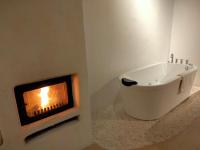 A bathroom at Casa Cueva El Naranjo Rocabella