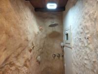A bathroom at Casa Cueva El Naranjo Rocabella
