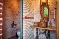 A bathroom at Wild Oak Estate - Stunning Views at a Dreamy Location, by ZanteWize