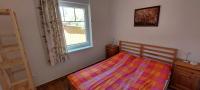 Łóżko lub łóżka w pokoju w obiekcie Schieszl Apartments Zamárdi 4