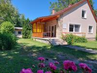 Ogród w obiekcie Schieszl Apartments Zamárdi 4