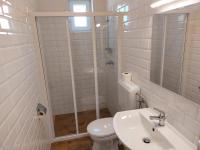 Łazienka w obiekcie Schieszl Apartments Zamárdi 4