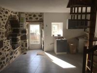 Kuchyňa alebo kuchynka v ubytovaní Maison auvergnate traditionnelle récemment rénovée