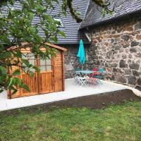 Vonkajšia záhrada v ubytovaní Maison auvergnate traditionnelle récemment rénovée