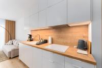 Kuchyňa alebo kuchynka v ubytovaní Apartament SUBMARINE SurfingBird Dźwirzyno