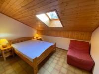 Posteľ alebo postele v izbe v ubytovaní Appartement calme avec Multi Pass à 3€/jour, proche du centre, des remontées et des activités d'été! - FR-1-693-20