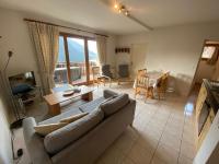 Posedenie v ubytovaní Appartement lumineux et spacieux au centre de Châtel, proche télécabine et Multi Pass inclus! - FR-1-693-9