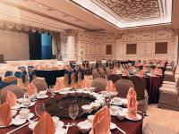 Puteri Wing - Riverside Majestic Hotelにあるレストランまたは飲食店