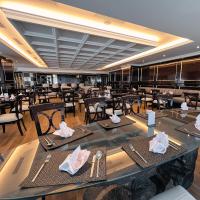 Puteri Wing - Riverside Majestic Hotelにあるレストランまたは飲食店