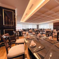 Puteri Wing - Riverside Majestic Hotelにあるレストランまたは飲食店