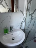 4 bed bungalow near Airportにあるバスルーム