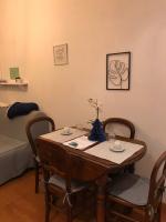 A seating area at La dolce Frascati Home