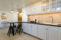 Kuchyňa alebo kuchynka v ubytovaní Maria Central Cozy House