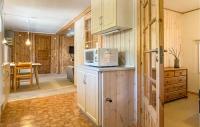 Kuchyň nebo kuchyňský kout v ubytování 2 Bedroom Pet Friendly Home In Nexø