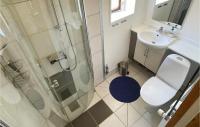 Koupelna v ubytování 2 Bedroom Pet Friendly Home In Nexø