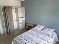 Cama ou camas em um quarto em Tr&egrave;s bel appartement proche parc des expositions et a&eacute;roport Roissy CDG