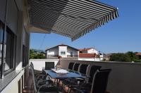 Balkón alebo terasa v ubytovaní Apartment in Banjol with balcony, air conditioning, WiFi, dishwasher 4888-1